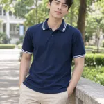 Áo polo đồng phục màu xanh navy, tay áo phối sọc, form bo cổ sọc, chất cotton poly 220gsm