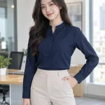 Áo sơ mi đồng phục màu xanh navy, viền cổ tinh tế, form cổ tàu hiện đại, chất poplin ít nhăn