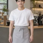 Tạp dề đồng phục màu ghi sáng, túi đôi phía trước, form ngắn thắt eo, chất kaki thun