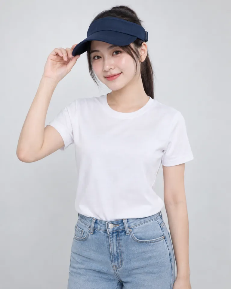 Người mẫu Việt Nam mặc mũ đồng phục màu xanh navy, khóa tăng chỉnh, form visor nửa đầu, chất kaki cotton