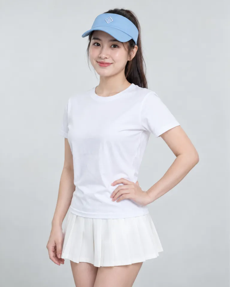 Người mẫu Việt Nam mặc mũ đồng phục màu xanh dương nhạt, thêu logo mặt trước, form visor nửa đầu, chất vải canvas