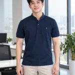 Đồng phục văn phòng màu xanh navy, cổ áo đứng dáng, form polo lịch sự, chất pique mềm