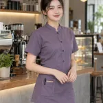 Đồng phục quán cafe màu tím khói, túi dụng cụ nhỏ, form sơ mi cổ tàu, chất canvas mềm