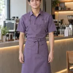 Đồng phục quán cafe màu tím khói, logo thêu tối giản, form combo áo và tạp dề, chất kaki cotton