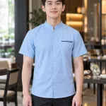 Đồng phục nhà hàng màu xanh dương nhạt, form gọn dễ vận động, form áo cổ tàu, chất cotton poly