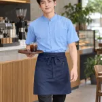 Đồng phục nhà hàng màu xanh dương nhạt, túi chức năng, form combo áo và tạp dề, chất kate ít nhăn
