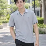 Áo lớp polo màu ghi sáng, tên lớp sau lưng, form cổ V phối viền, chất cá sấu cotton