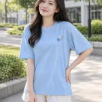 Áo lớp thun màu xanh dương nhạt, slogan trước ngực, form cổ tròn form rộng, chất cotton poly